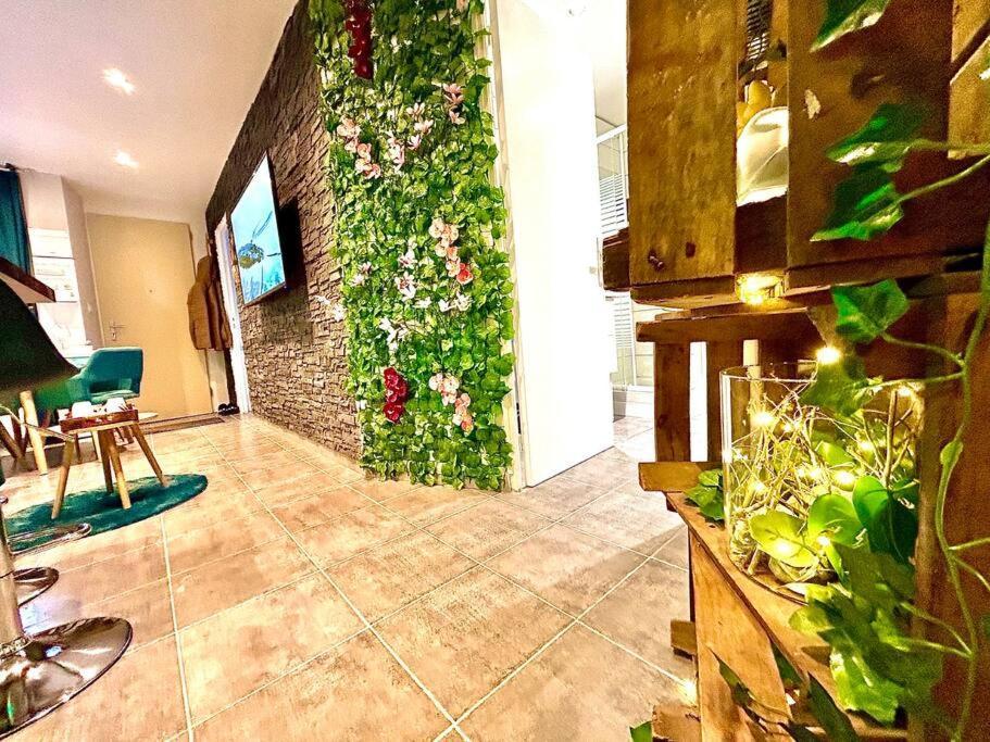 La Foret Enchantee, Centre Ville Pont-Sur-Yonne Exterior photo